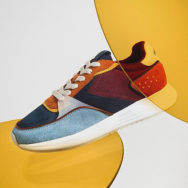 Imagen principal - Estas son las zapatillas &#039;made in Spain&#039; (y muy cómodas) que están arrasando entre las influencers y que son perfectas para los looks de otoño