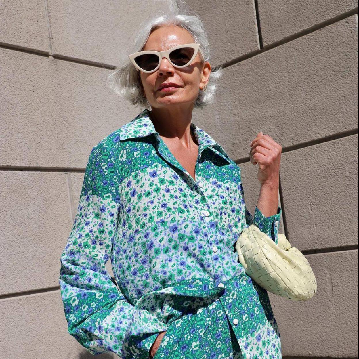 Pincha en la imagen para ver Súmate a la tendencia de famosas e influencers y ficha las 12 camisas y blusas blancas con las que crear tus mejores looks