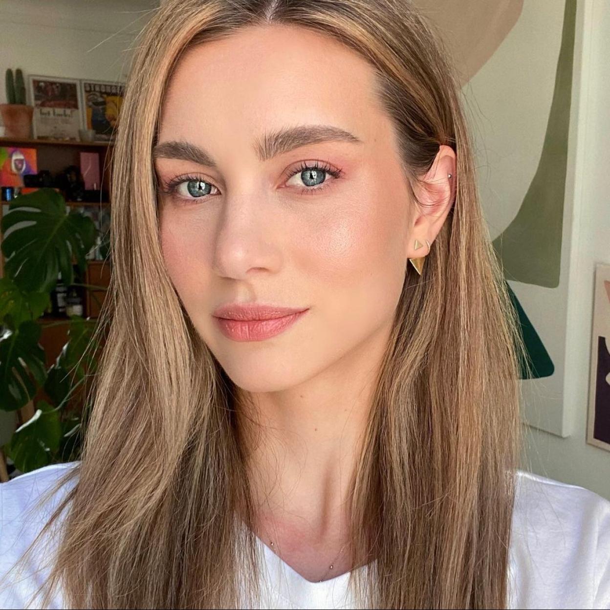 Pincha en la imagen para descubrir 9 bases de maquillaje invisibles y con efecto muy natural.