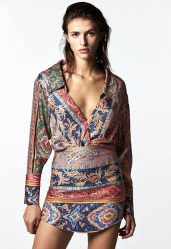 Imagen secundaria 2 - Del paisley a las flores, estas son las camisas estampadas que mejoran tus looks con vaqueros este otoño