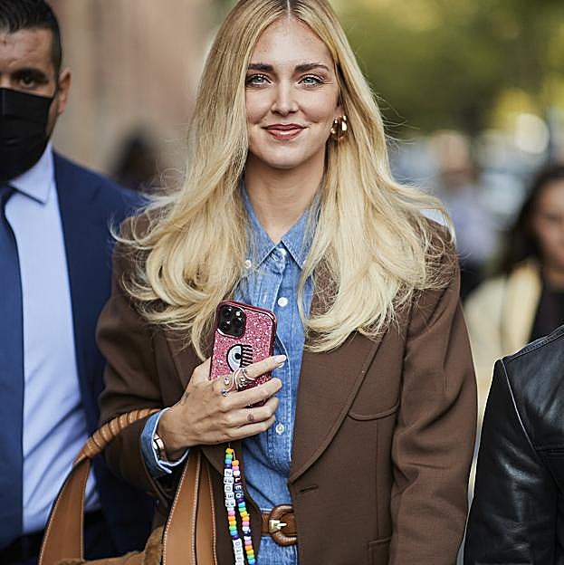 La blazer marrón que hay en Zara gana terreno en looks diarios y sabemos cómo combinarla para que favorezca siempre