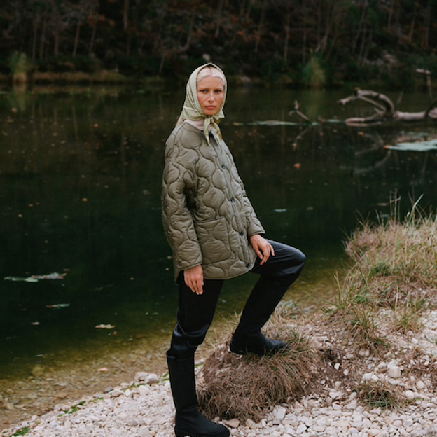 Pincha en la foto para ver todo sobre el marrón chocolate, el color que más se lleva este otoño 2021 (y cómo llevarlo como las influencers que arrasan en Instagram). 