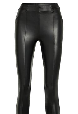 Imagen secundaria 2 - 5 ideas para combinar unos leggings en looks ideales para el día a día y que confirman que son la prenda cómoda tendencia del momento