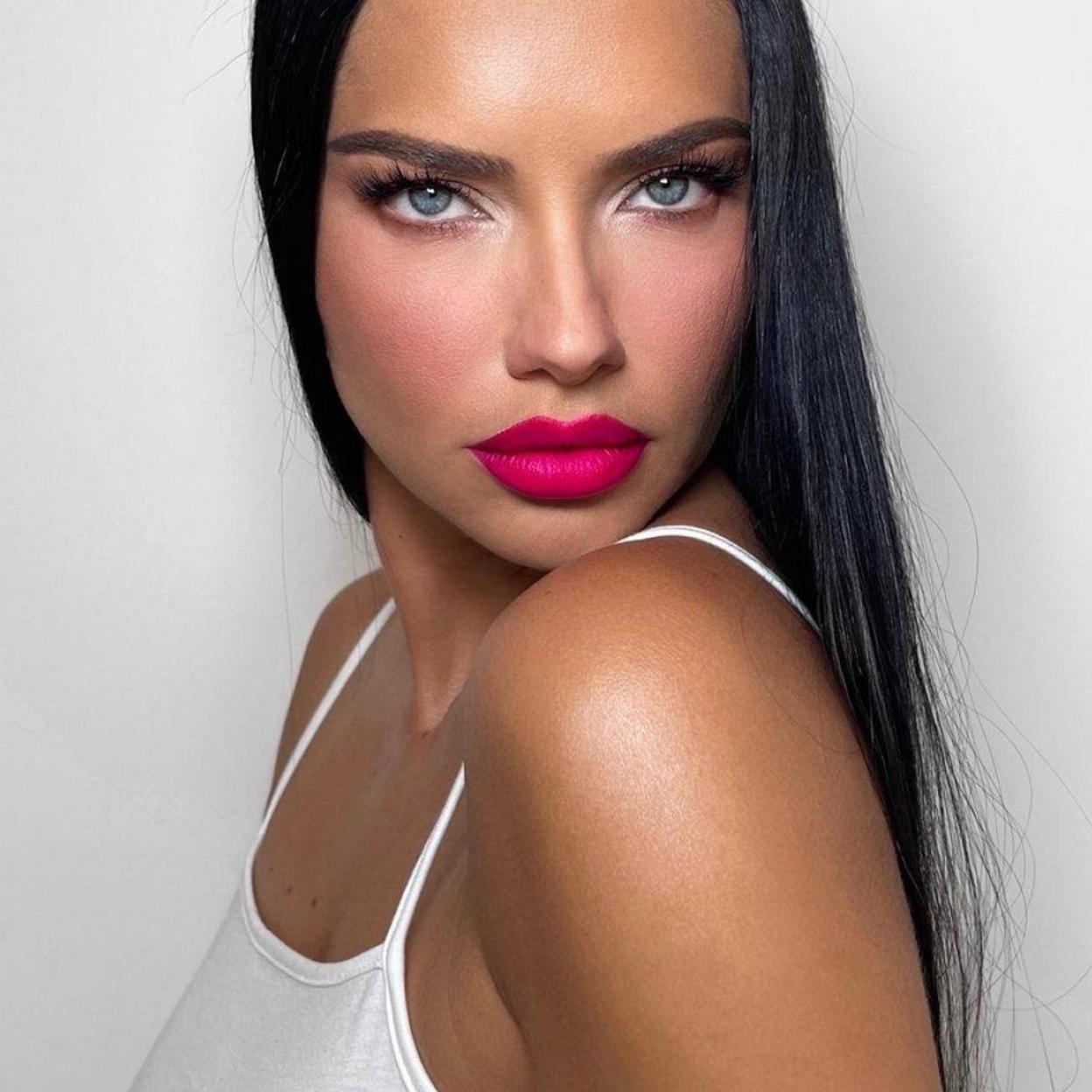 Pincha en la imagen para ver Los 10 labiales en tono nude más icónicos que debes tener en tu colección de maquillaje