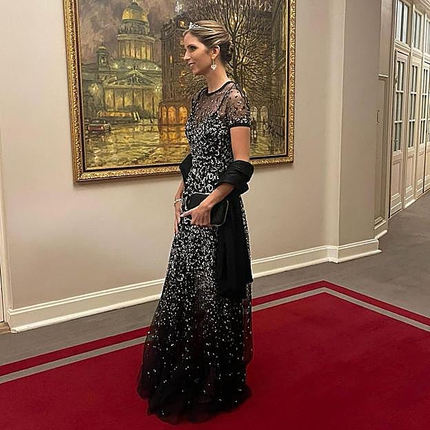 Margarita Vargas con tiara y uno de los estilismos que llevó en la boda de Jorge Romanov.