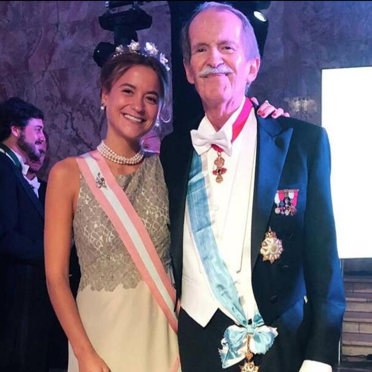 El duque de Braganza posacon su hija la infanta María Francisca, duquesa de Coimbra