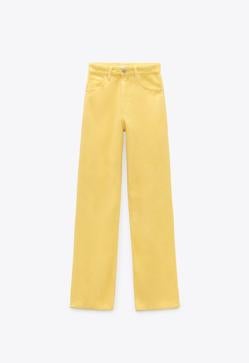 Imagen secundaria 2 - 1. Pantalón de corte flare de Zara (29,99 euros. Pantalones de pana en color azul de Zara (29,99 euros). 3. Pantalón de pana en amarillo de Zara (29,99 euros)