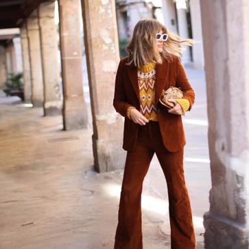 Imagen secundaria 1 - 1. Pantalones de pana wide leg en color caramelo que combina con gris plomo y negro. 2. Un traje de pana es una buen alternativa para un look de oficina de otoño. 3. El rosa es el rey indiscutible en este tipo de pantalones.. 