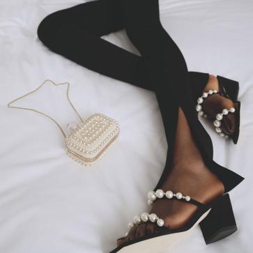 Imagen secundaria 1 - Zapatos y bolsos de la nueva colección femenina de Jimmy Choo.