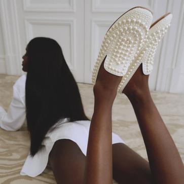 Imagen secundaria 1 - Zapatos y bolsos de la nueva colección femenina de Jimmy Choo.