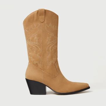 Imagen secundaria 1 - Cowboy, engomadas o track: Lefties tiene baratísimas las botas tendencia del momento