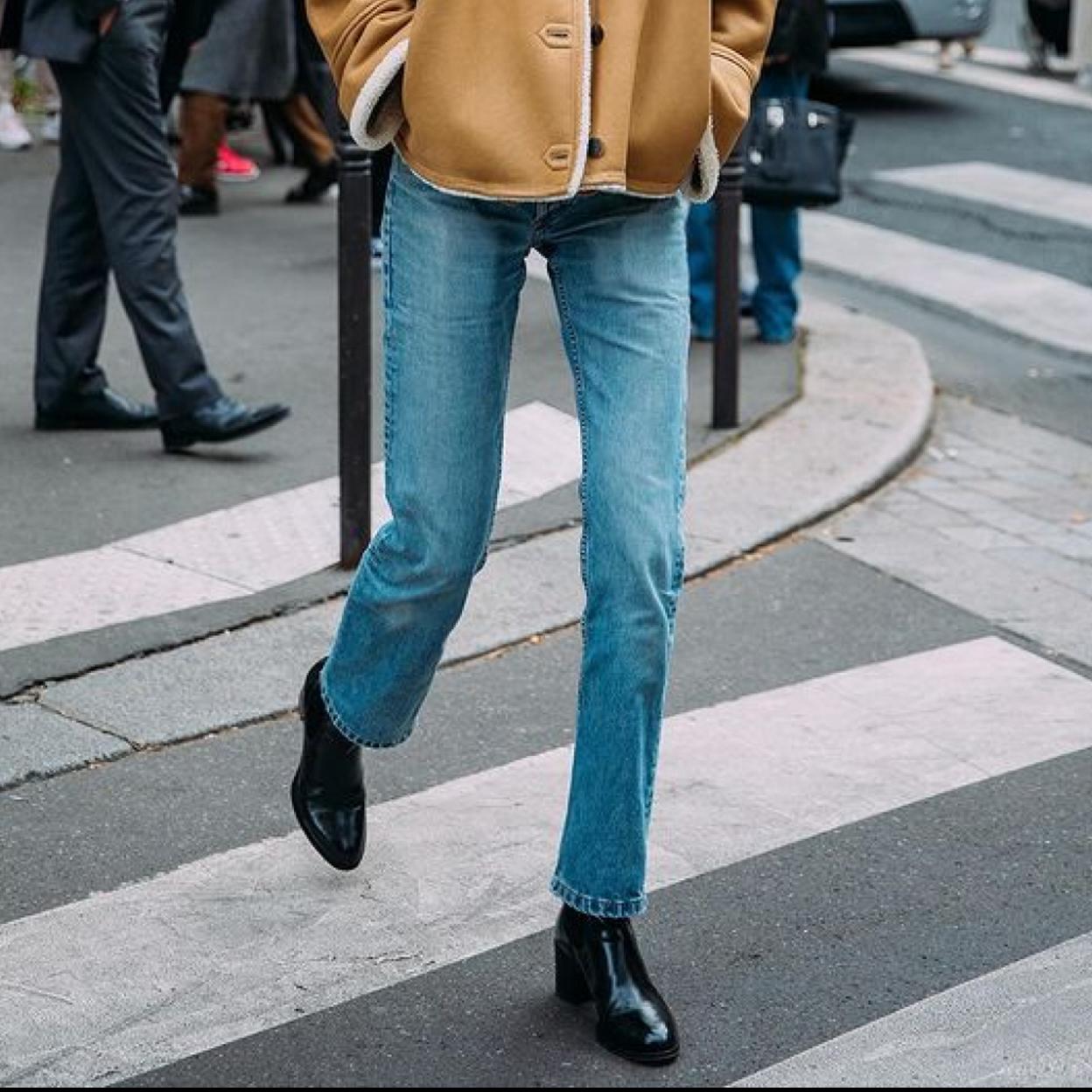 Pincha en la imagen para ver los 11 botines de tacón cómodo que querrás lucir con todos tus looks este otoño.