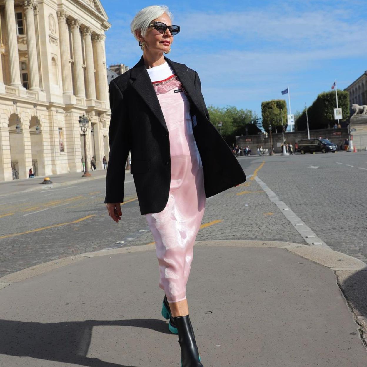 Pincha en la foto para ver 6 blazers de las rebajas de Sfera muy baratas con las que triunfarás dentro y fuera de la oficina. 