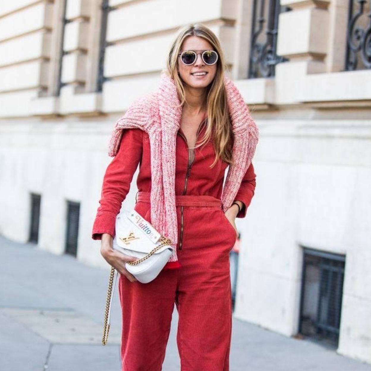 Pincha en la foto para ver los monos largos de Mango y Zara que son la alternativa perfecta a los vestidos para tus looks de noche