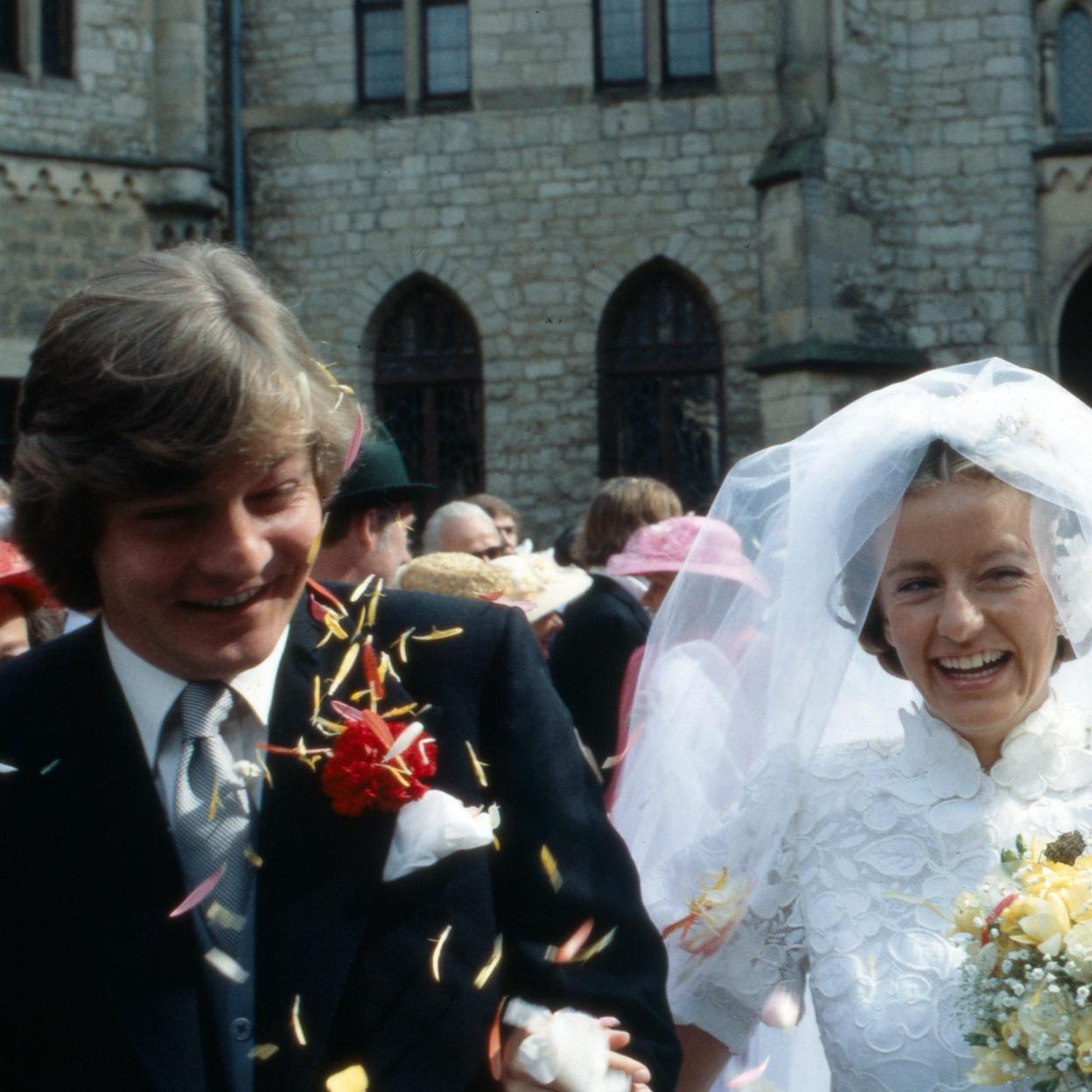 Todas las mujeres de Ernesto de Hannover: de casarse para toda la vida a romper por Carolina de Mónaco, huir con una condesa y terminar con la hija de Pitita Ridruejo