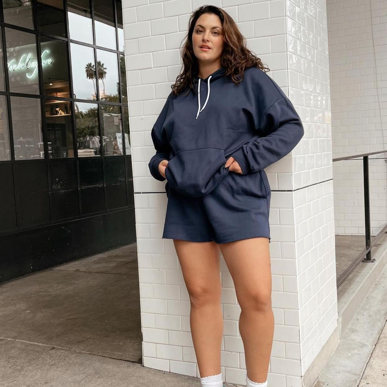 Pincha en la foto para ver las fotos de las posturas más ridículas y absurdas de las modelos de Zara, Sfera, H&M o Mango. 