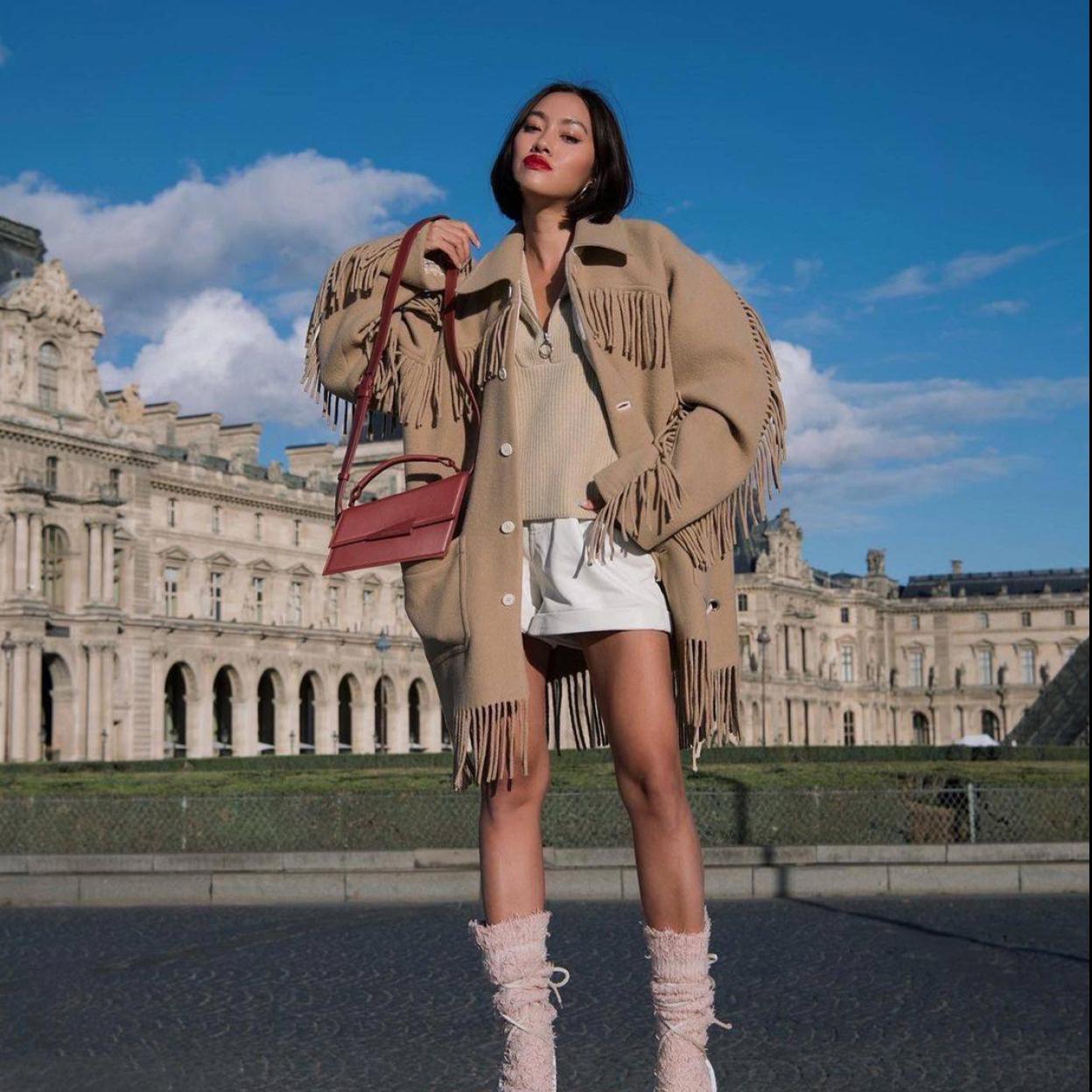 Pincha en la imagen para ver Mini, midi o maxi, los románticos vestidos de flores de H&M son perfectos para llevar con botas y gabardina