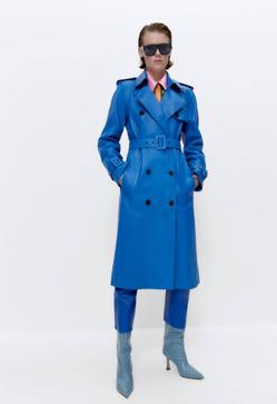 Imagen secundaria 2 - Vestido satinado 159 euros / Pantalón satinado 89 euros / Gabardina piel 329 euros