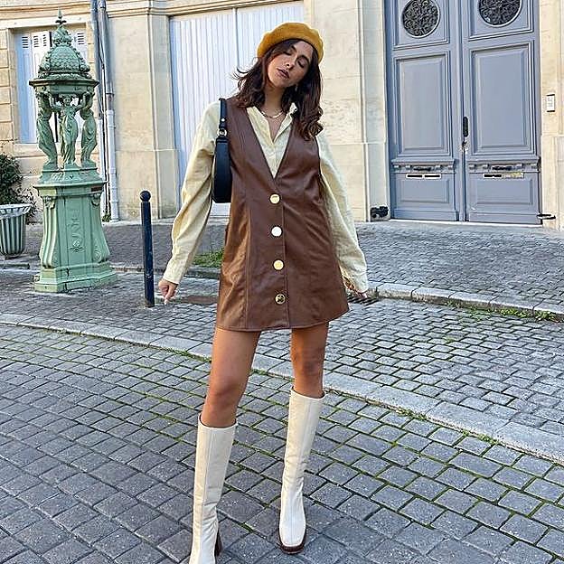 Imagen principal - Fiebre por el pichi efecto piel de Zara: 5 formas de combinar el vestido más vendido y ponible del momento