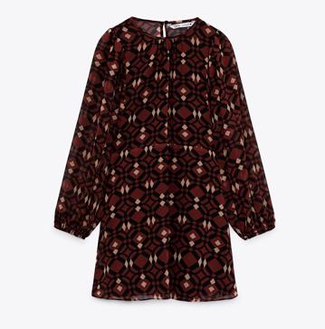 Imagen secundaria 1 - Un vestido estampado de manga larga de aires sesenteros que se adapta a casi todas las situaciones. Para el día puedes lucirlo con botas altas de color negro y para la noche con sandalias de fiesta. 