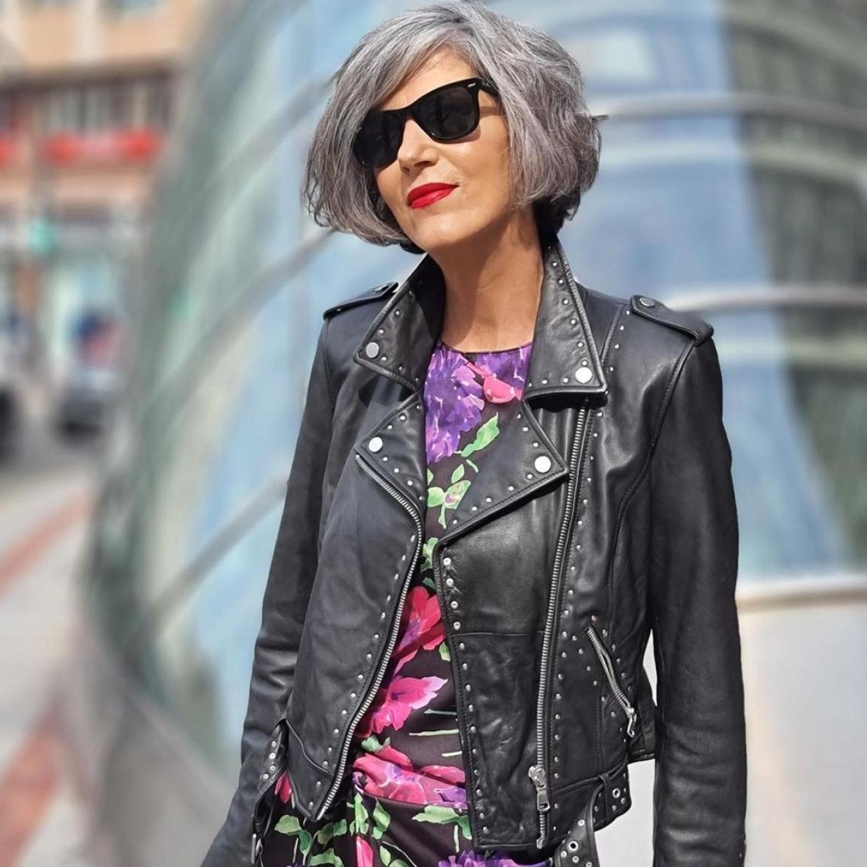 Pincha en la imagen para ver los románticos vestidos de flores de H&M que son perfectos para llevar con botas y gabardina.