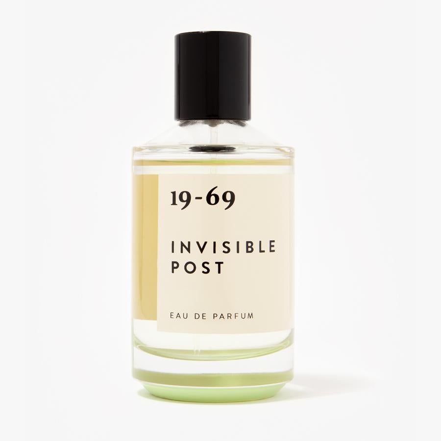 19-69. Invisible Post es una creación amaderada inspirada en las rutas hippies (155 € / 100 ml).