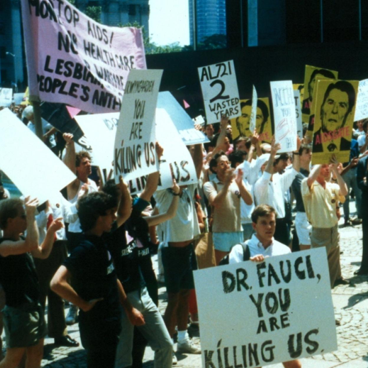 Manifestación de la plataforma ACT UP en 1990 para protestar por la atención sanitaria a los enfermos de VIH y personas sin recursos.
