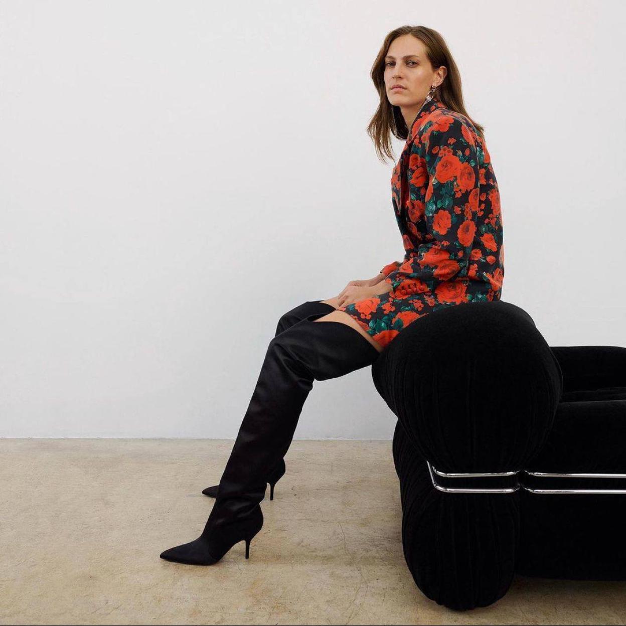 Pincha en la imagen para ver El diseño elástico es tendencia en los botines y tenemos 10 perfectos para que te sumes y vayas a la última