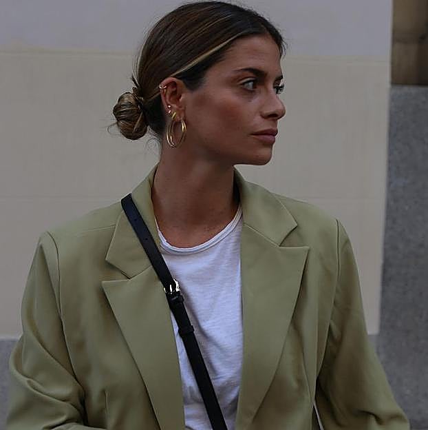 Ni marrón ni negro, el traje de chaqueta que te pondrás a diario y con el que triunfarás seguro es verde oliva