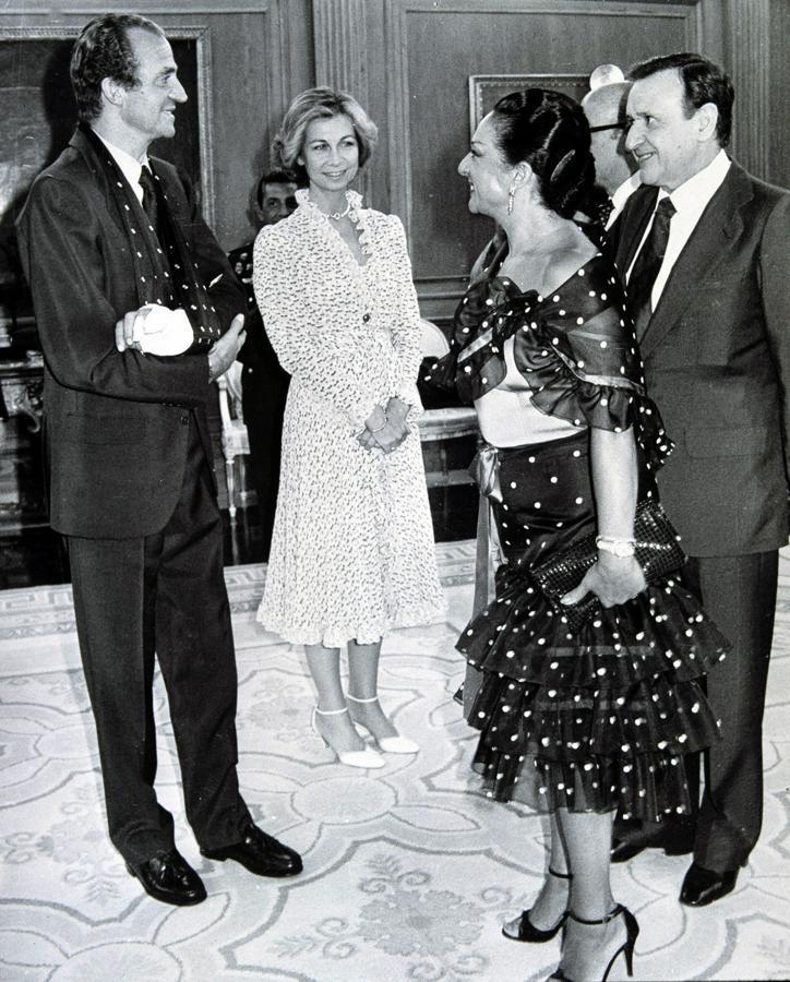 Esta foto de los Reyes junto a Lola Flores es historia de España...