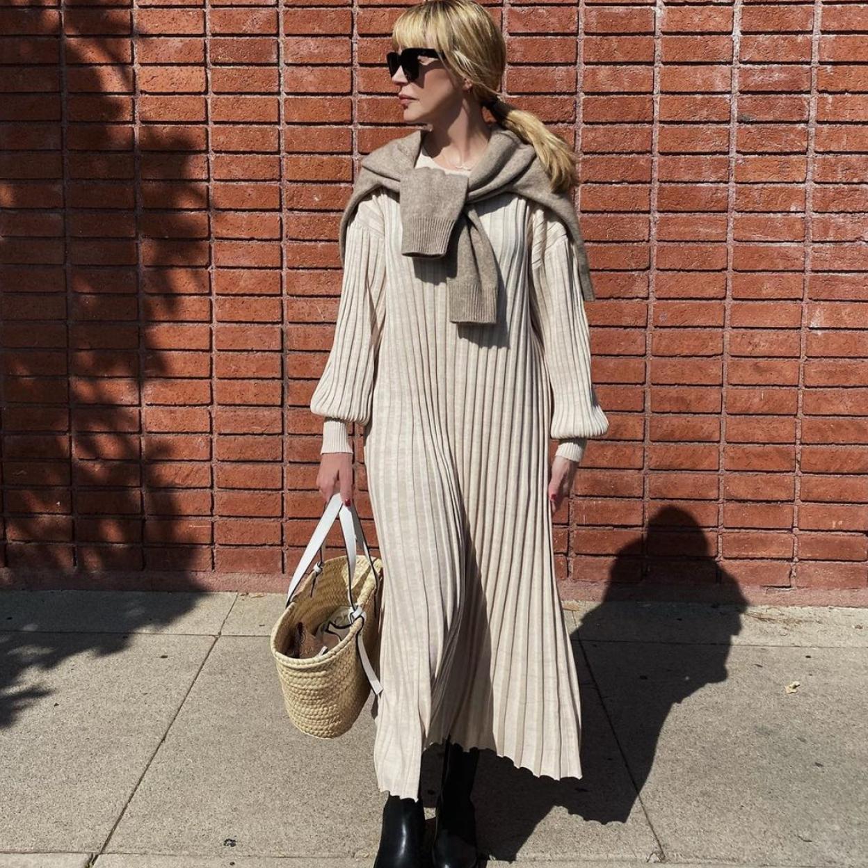 Pincha en la foto para ver los 14 vestidos de punto de Zara más bonitos y favorecedores con los que arrasar este otoño. 