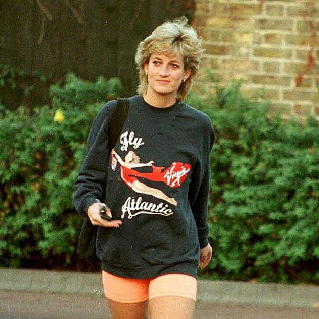 Imagen principal - Looks de Lady Di con sudadera.