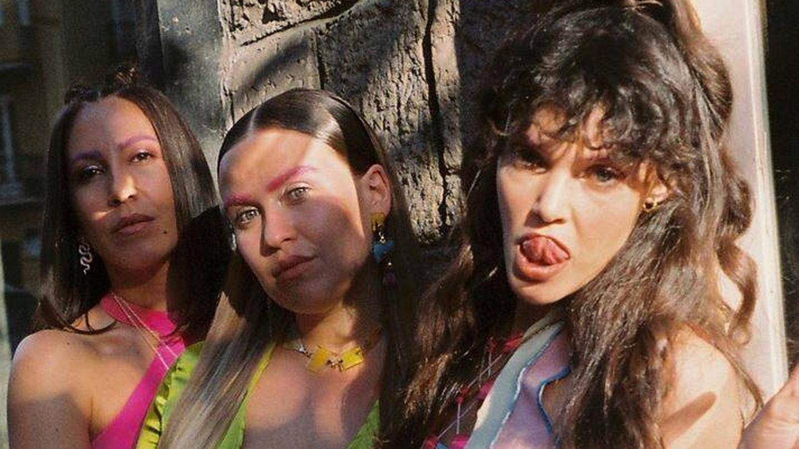 La serie sigue la vida de María (Ana Rujas, también cocreadora de la serie), una chica madrileña al borde de los 30 años. Sin mucho que ofrecer al mundo, con problemas con las drogas, sin dinero y una relación tóxica con el sexo, un accidente hará que su vida cambie radicalmente justo en el momento en el que creía que estaba intentando enderezarla.