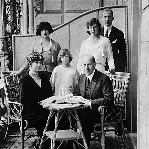 Cómo la familia de la reina Sofía se enfrentaron a una vida desgraciada