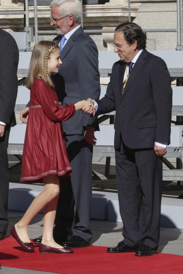 a pequeña Leonor está llamada a ser la próxima Reina de España después de que Felipe VI fuera proclamado Rey el 19 de junio de 2014. En la imagen, ejerciendo de Princesa de Asturias en el acto de apertura de la XII Legislatura en el Congreso de los Diputados, en noviembre de 2016.