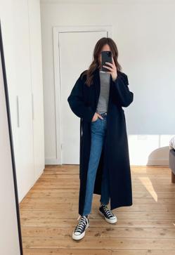 Imagen secundaria 2 - Minimalismo en estado puro y colores neutros, como el gris o el negro, es lo que propone Kim de Love Cloth Blog. Una propuesta perfecta para las que huyen de las tendencias del momento y apuestan siempre por los básicos. 