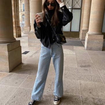 Imagen secundaria 1 - Felicia Akerstrom es una auténtica maestra a la hora de crear looks minimalistas y elegantes. Colores neutros, prendas de líneas sencillas, complementos de grandes marcas y un par de zapatillas Converse completan su guardarropa. 