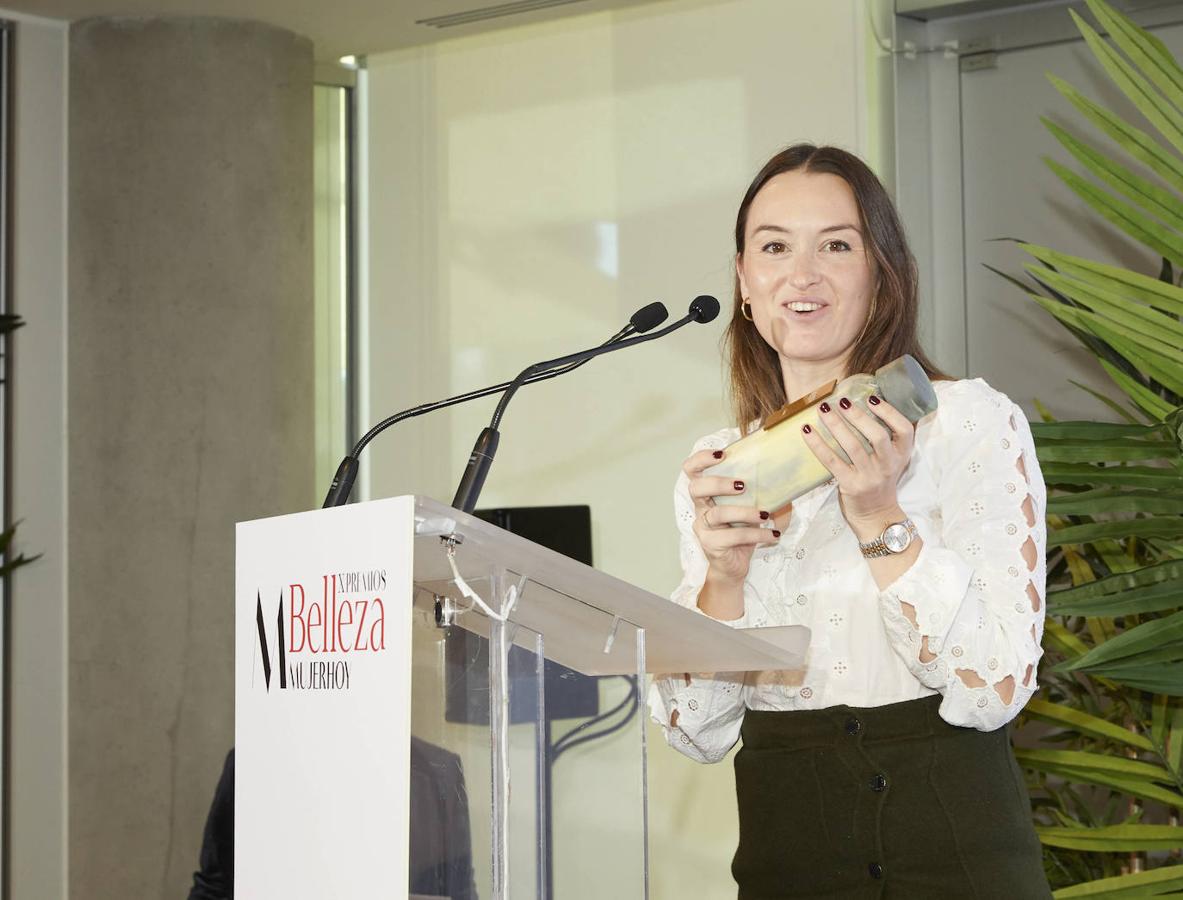 Lectoras y redacción han coincidido en otorgárselo a Vinoclean Cleansing Almond Milk de Caudalie. Ha recogido el galardón Beatriz Cossío González, Marketing Manager de Caudalíe.