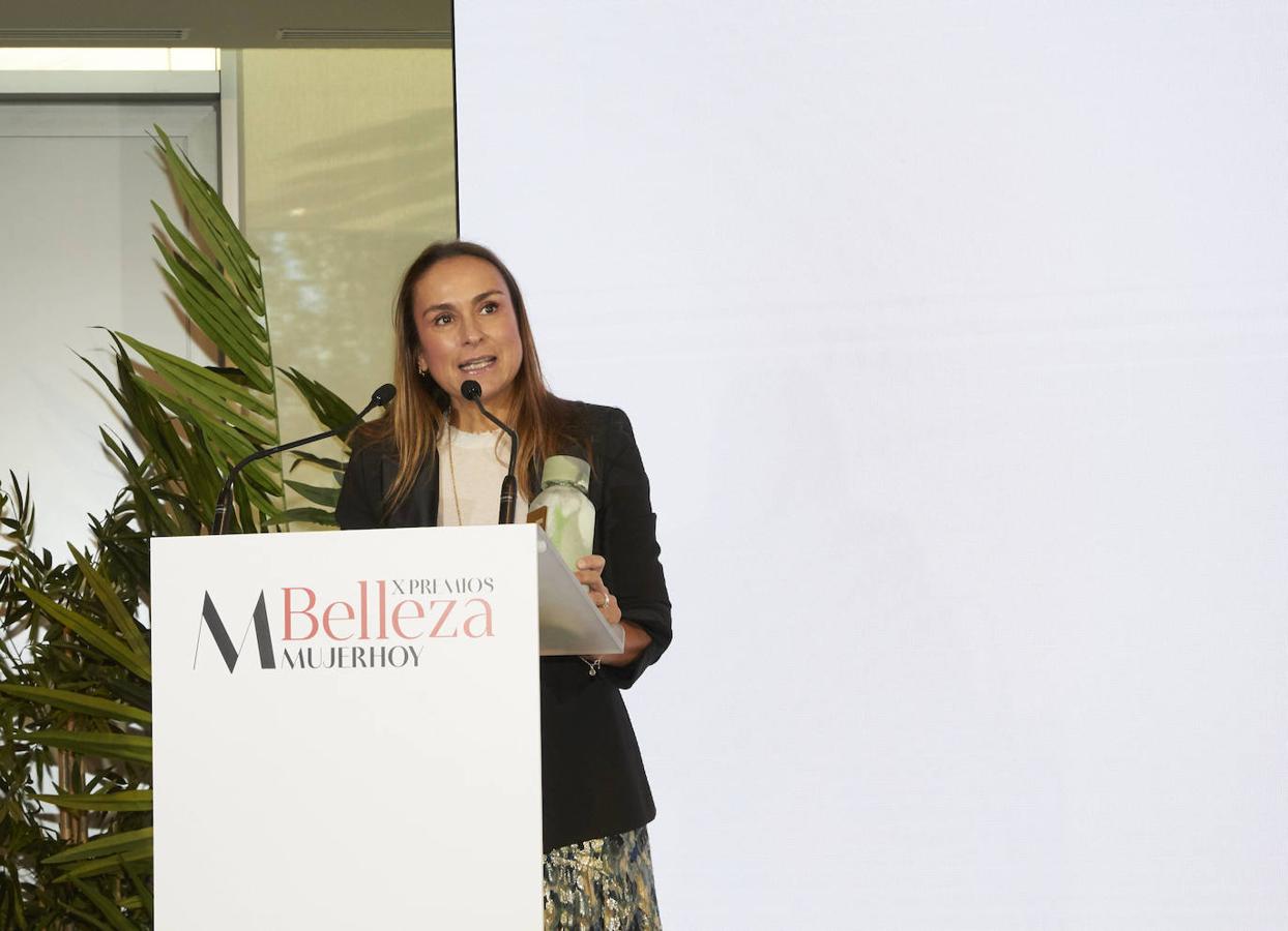 El reconocimiento ha sido para Synchro Skin Radiant Lifting Foundation de Shiseido. Ha recogido el premio Ainhara Viñarás, directora de la División Prestige de Shiseido España.