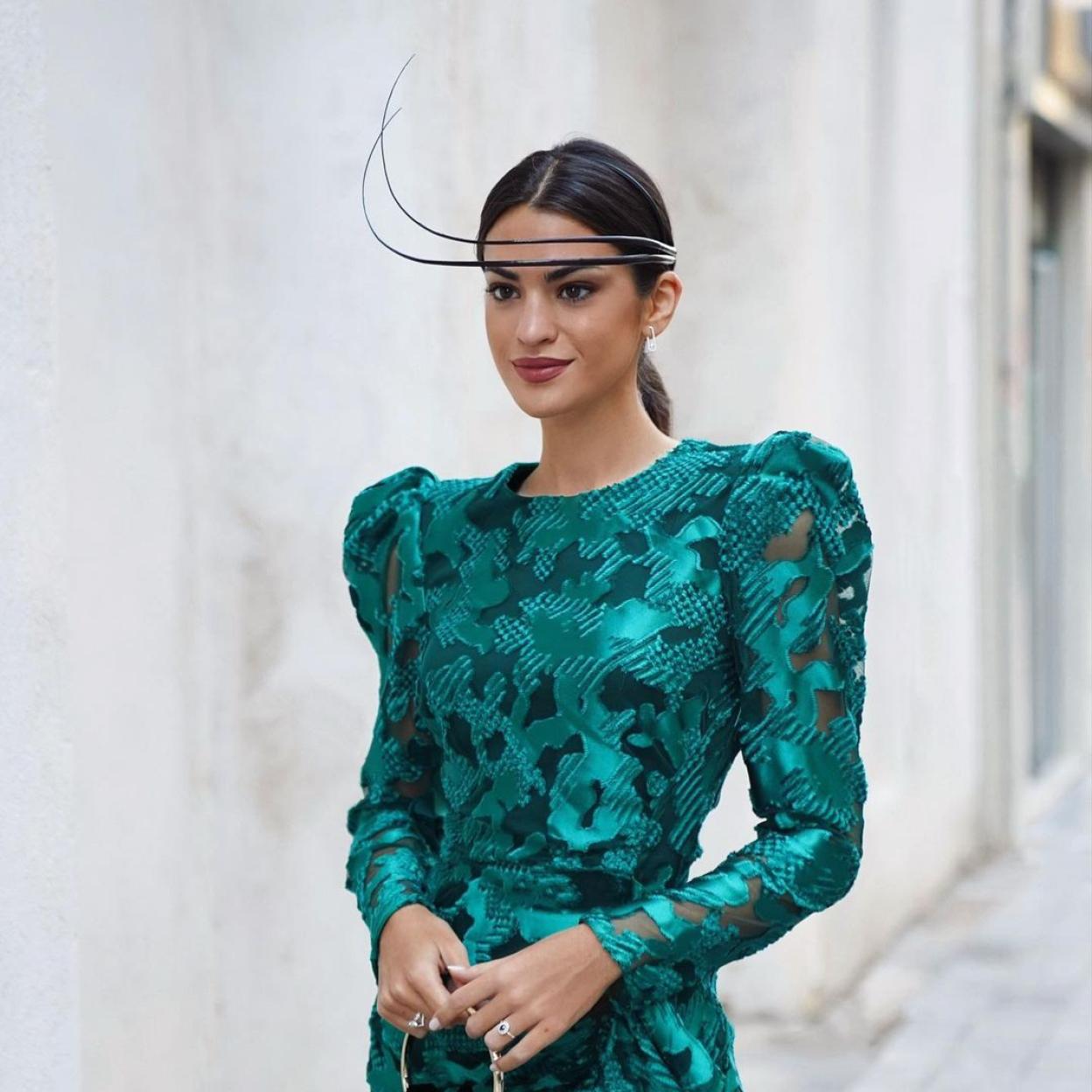 Pincha en la foto para ver vestidos made in Spain impresionantes que podría estrenar la Reina Letizia este otoño y que tú también querrás para tus looks de invitada