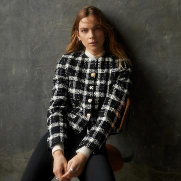 Imagen secundaria 1 - 1. Una chaqueta joya con un diseño realmente especial que llevarás sin parar con un simple pantalón negro. 2. Los estampados de cuadros tamvién funcionan en estos looks formales de fiesta. 3. El lila es uno de los colores de la temporada y no podía faltar en esta lista. 