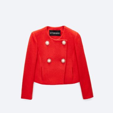 Imagen secundaria 1 - 1. Chaqueta en blanco y negro con botones perla de Uterqüe (159 euros). 2 Chaqueta corta en color rojo con botones blancos de Uterqüe (159 euros). 3. Chaqueta rosa de tweed de Mango (59,99 euros) 
