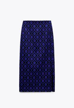 Imagen secundaria 2 - Jersey de punto y falda de tubo: 3 estilismos para que te apuntes al look de oficina que sienta bien en todas las tallas