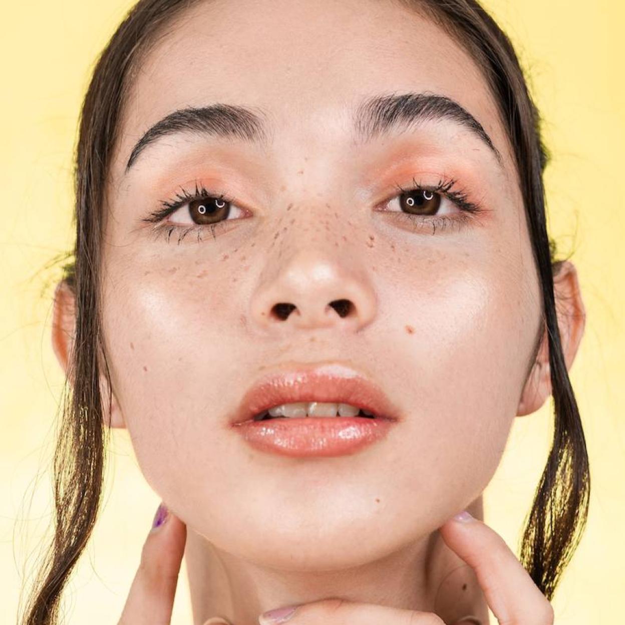 Pincha en la foto para ver los productos anti-imperfecciones que harán desaparecer el acné hormomal