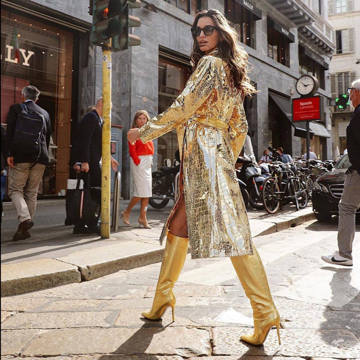 Pincha en la imagen para ver Las lentejuelas ya han llegado a Zara con las faldas, camisas y vestidos que te puedes poner en cualquier momento del día