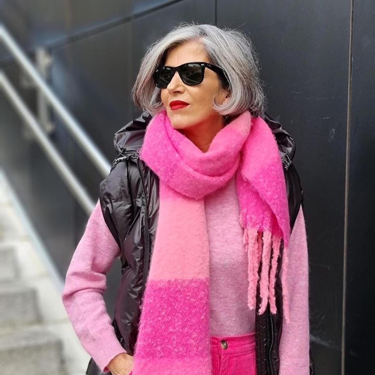 Pincha en la imagen para ver 10 pantalones de vestir llenos de color que van a transformar tus looks de otoño con mucho estilo.