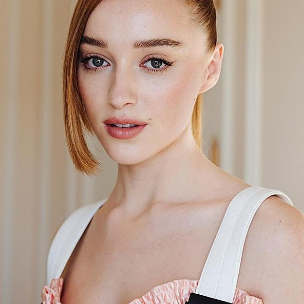 El iluminador más vendido y con lista de espera (que arrasa en TikTok) es uno que rejuvenece de forma natural en menos de 5 minutos y que se adapta a todos los tonos de piel