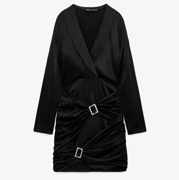 Imagen secundaria 1 - 1. Vestidos satinados o tipo americana son algunas de las propuestas más elegantes de la colección de fiesta de Zara. 2. Vestido negro satinado con detalles joya de Zara (35,99 euros). 3. Vestido midi con bordados en forma d epluma de Zara (59,99 euros). 