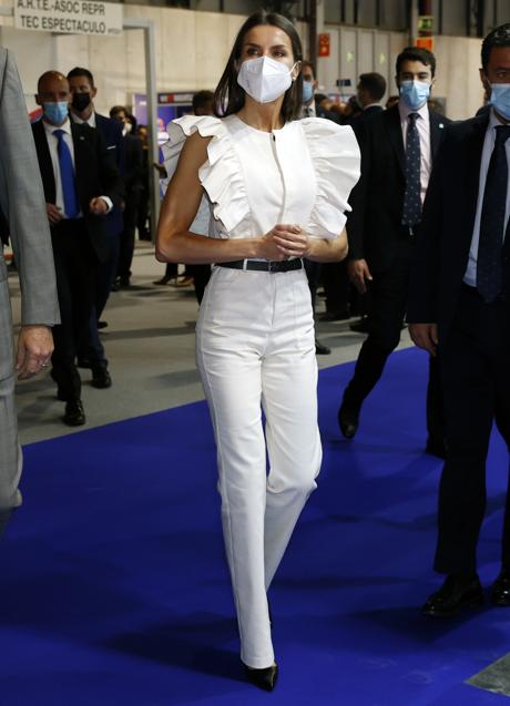 Imagen - La reina Letizia, en FITUR 2021 con mono de Inés Domecq. Foto: GTRES