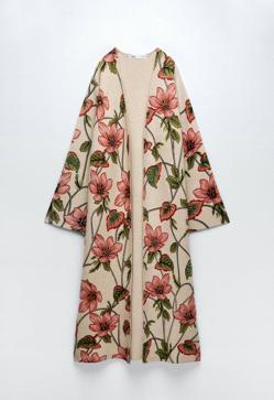 Imagen secundaria 2 - Los abrigos de punto estampados más bonitos, cómodos y rejuvenecedores que vas a llevar este invierno